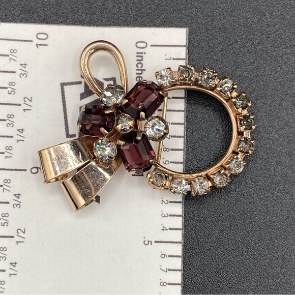 Vintage 1950s Signed M&S 12k G.F. Gold Bow Wreath Brooch with Sparkly Red Crysta - Picture 10 of 11